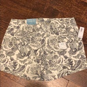 Old navy dress shorts brand new sz 4